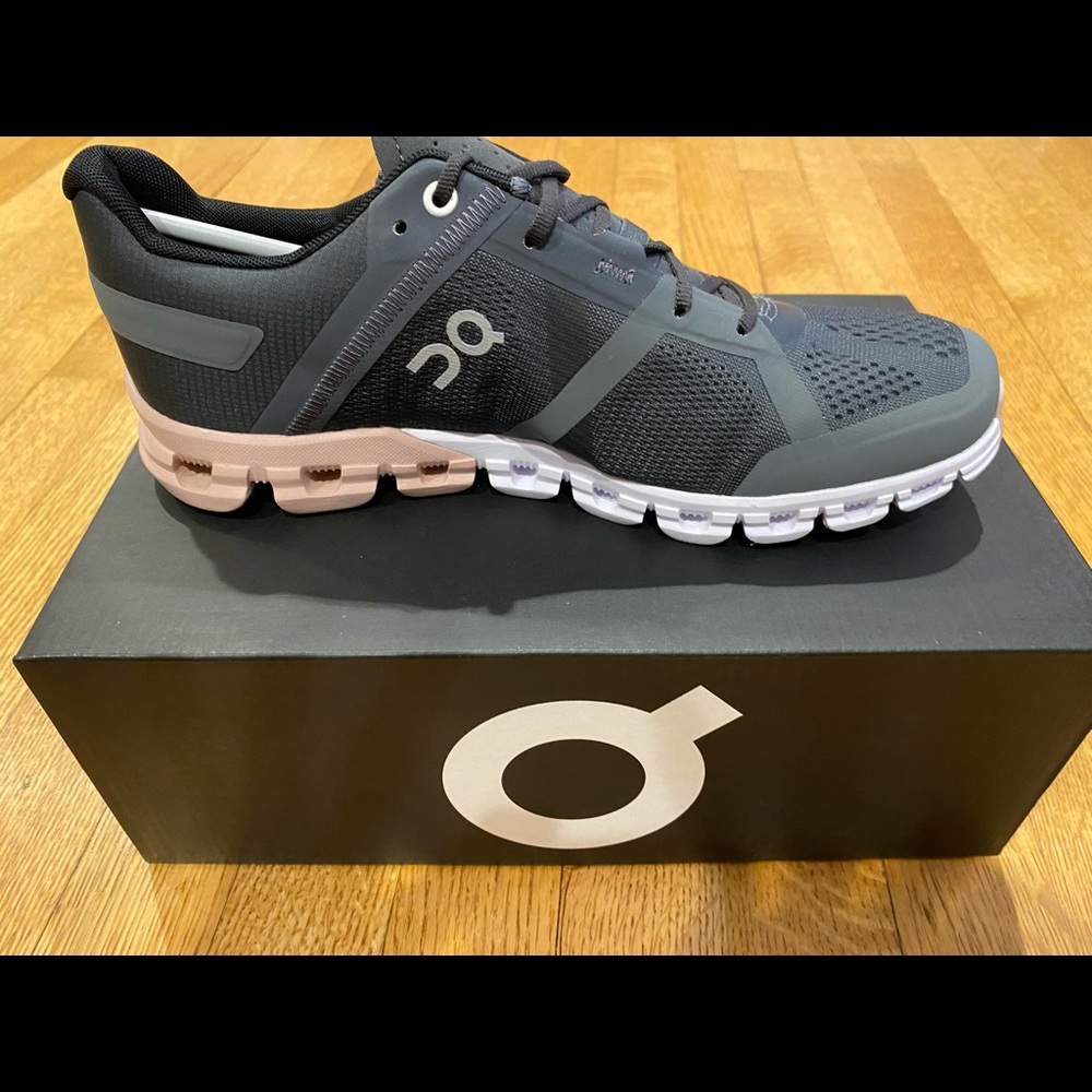 On Running Cloudflow Sneakers New in Box 8.5